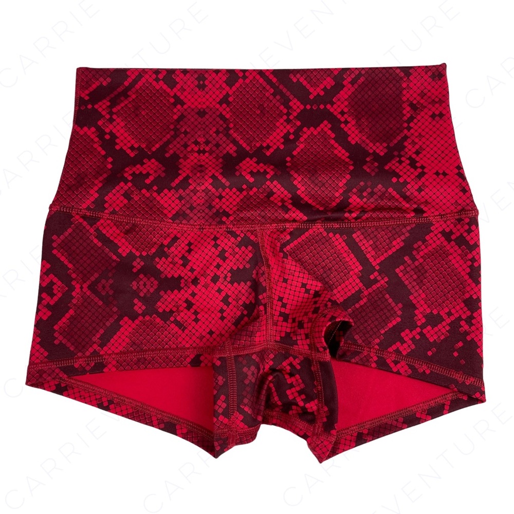 NWT Lululemon bootie Short Ziggy Snake Cranberry 6